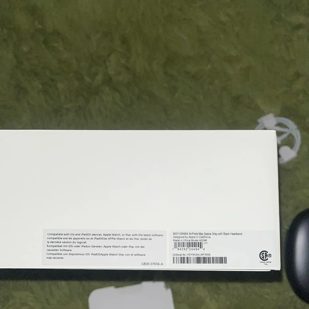 - Apple airpods max